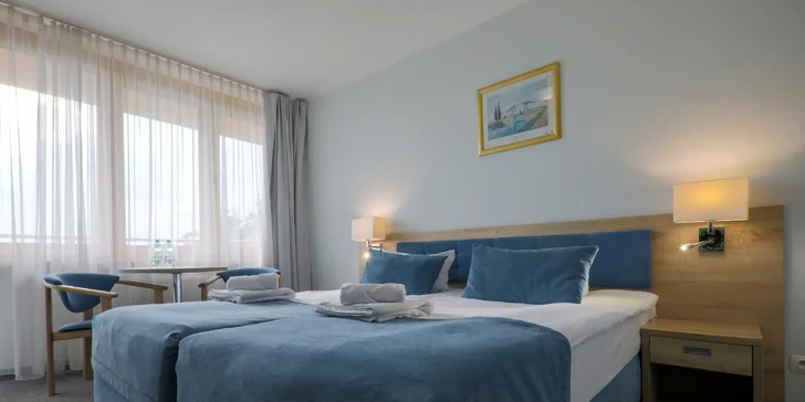 V pokoji najdete manželskou postel, vlastní koupelnu s toaletou, televizi a Wi‑Fi připojení.