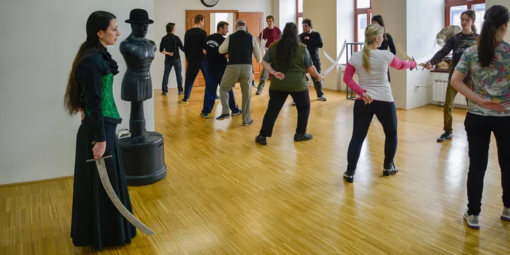 V nabídce najdete sobotní skupinový kurz, který trvá 7–8 hod., případně zvolte individuální hodinu, na kterou můžete dorazit v 1–6 osobách.