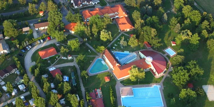 Nachádzajú sa v prostredí chránenej scenérie Fertő. 