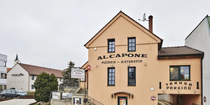 V případě polopenze se těšte na večeře, na které si zajdete do pizzerie Al Capone (ta je přímo naproti penzionu). 