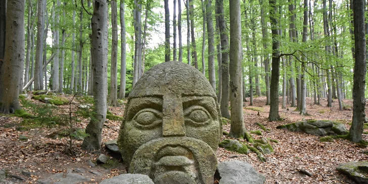 Naplánujte si výlety po okolí. Třeba k legendami opředené hoře Blaník. 
