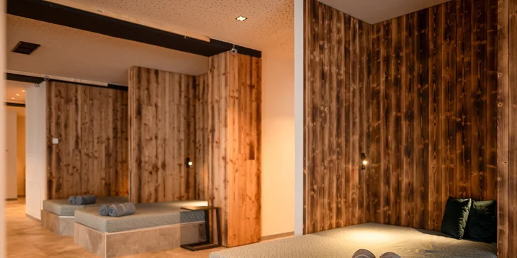 Ve wellness najdete bazén, saunový svět a relaxační místnost.