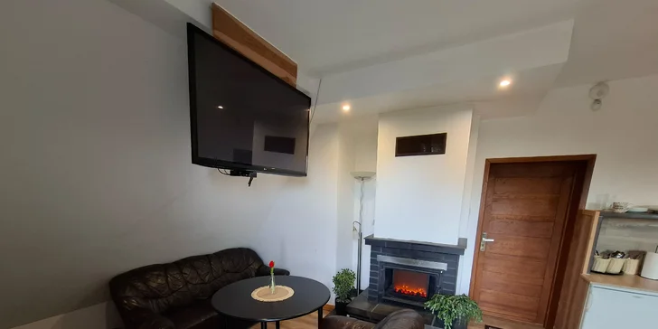 Súčasťou apartmánu je aj kuchynský kút s chladničkou a mikrovlnkou.