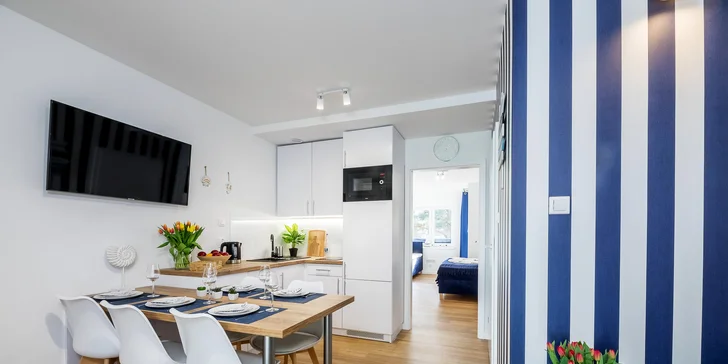 Ubytujete se v moderním apartmánu se samostatným vchodem, kde si užijete kombinaci pohodlí, stylu a praktického vybavení. 
