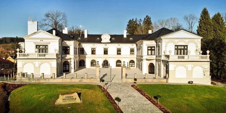 Zámek je v krásném prostředí, spojte relaxaci i s procházkou po okolí. 