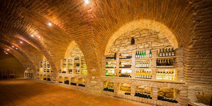Nezabudnite zájsť do hotelovej vínnej pivnice.