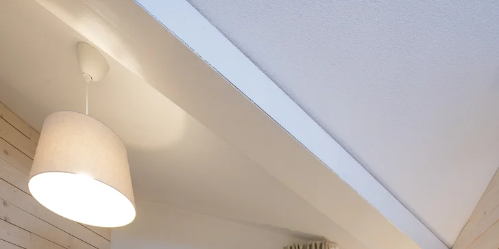 Nájdete tu dve spálne, pričom postele disponujú ortopedickými matracmi pre kvalitný spánok