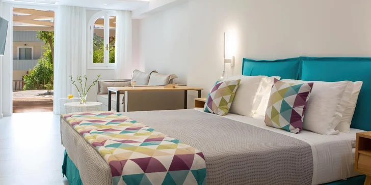 Tento přátelský hotel, vklíněný do svahu městečka Agios Nikitas, kombinuje výhody klidného rodinného podniku s moderním zázemím.