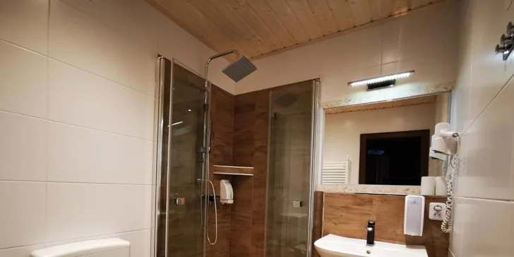 Súčasťou každej izby je vlastná kúpeľňa.