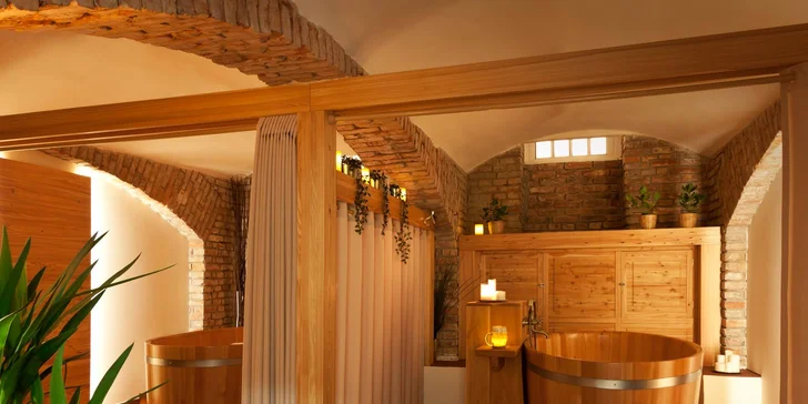 Moderní infrasauna je zdobená přírodním kamenem.