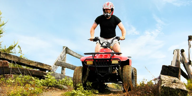 AutoCars pro vás připravili dvě oddělené dráhy pro čtyřkolky typu ATV (All Terrain Vehicles), obě se šotolinovým povrchem.