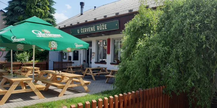 Když budete chtít, můžete s touhle dobrotou posedět i na venkovní zahrádce.