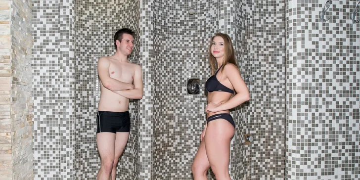 Najdete tu několik saun, lehce se opálíte pod infrazářiči na „sluneční louce“ a příjemně se zchladíte ve vodní jeskyni či ledové studni.