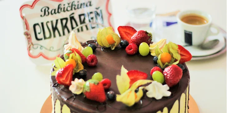 Káva, štrúdľa, makrónky či bezlepková torta v Babičkinej cukrárni