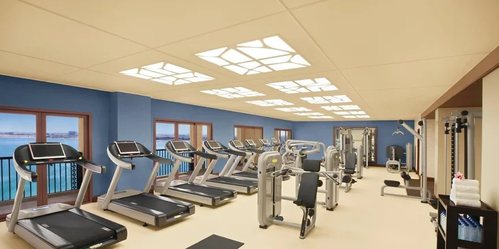Protáhnout tělo můžete i ve fitness.