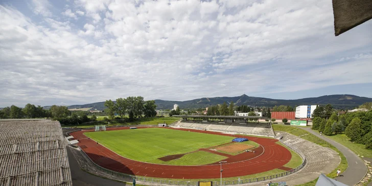 Jsou tu krytá i venkovní sportoviště pro více než 35 sportů. 
