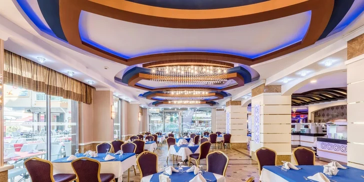 V ceně máte bufetové snídaně, obědy i večeře v hlavní restauraci a místní nealkoholické i alkoholické nápoje.