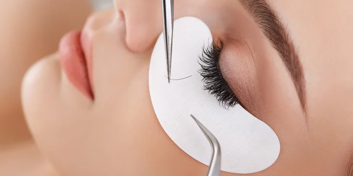 Pro perfektní vzhled: lash lifting či prodloužení řas i laminace a barvení obočí
