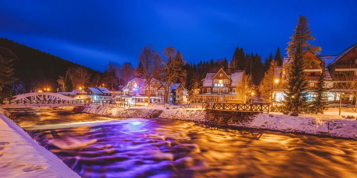 Do centra Špindlu to máte kousek. Najdete tu restaurace i obchody.