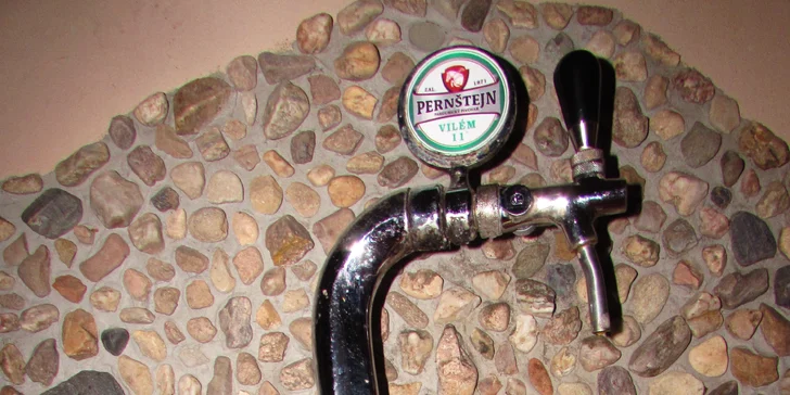 Při koupeli si můžete načepovat pivo.