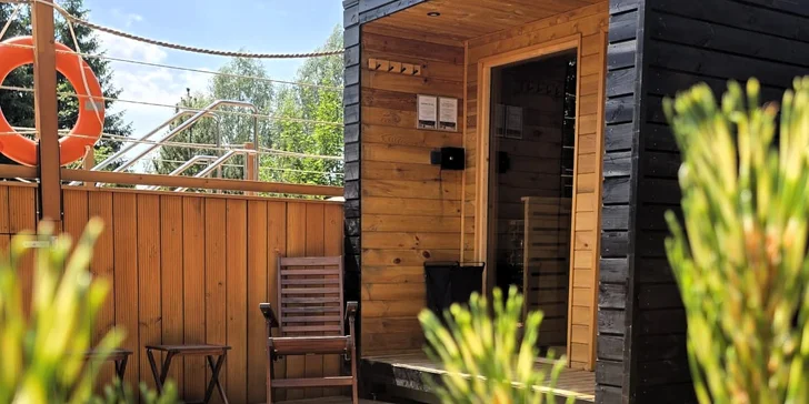 Ve střešním wellness najdete dvě sauny pro nerušený relax v obklopení lesů a hor.