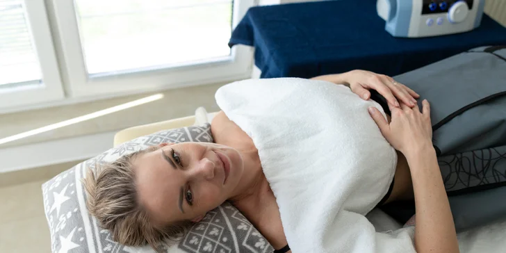 Vyskúšajte prístrojovú lymfodrenáž, ktorá jemne a účinne rozprúdi váš lymfatický systém pomocou špeciálneho prístroja.