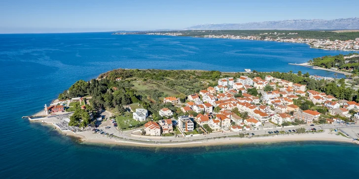 Po pol hodine príjemnej chôdze popri mori dôjdete do starej časti mesta Zadar s početnými historickými pamiatkami a zábavnými zariadeniami.