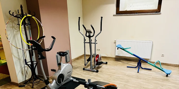 A pokud vám fyzický výkon lezením po horách nestačí, můžete si zajít ještě do posilky. 
