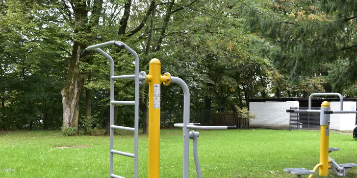 Malé fitness je i venku na zahradě.