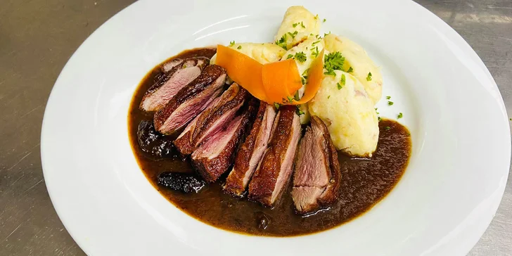 Do vyhlášené restaurace budete chodit na bufetové snídaně, v případě polopenze pak i na dvouchodové večeře.
