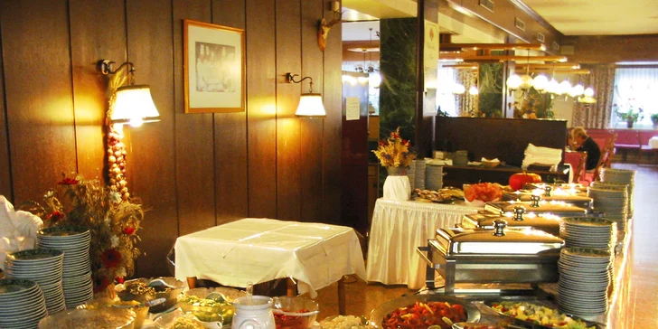 Raňajky a večere sa podávajú formou bufetu, v rámci all inclusive sa môžete tešiť na obedový balíček aj sladkú siestu a neobmedzenú konzumáciu nápojov.
