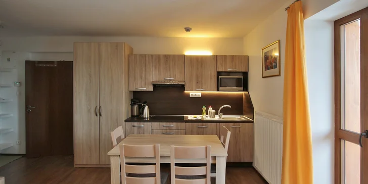 Pekné výhľady si zase vychutnáte z podkrovia (na fotke apartmán 7).