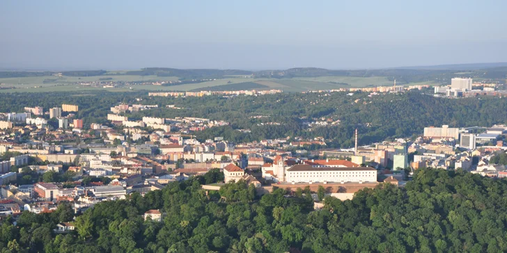 Všechny osoby starší 15 let, které se účastní letu, musí předložit občanský průkaz.