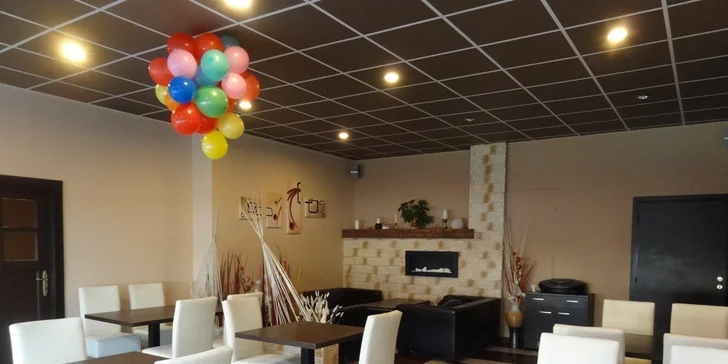 V odděleném salonku můžete uspořádat i větší akci.