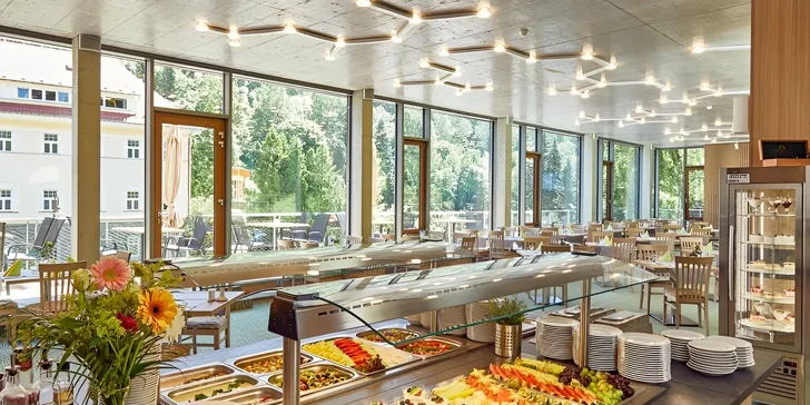 Sáhnout můžete po balíčcích, díky kterým se každé ráno posilníte bufetovou snídaní. Ta se podává v restauraci hotelu Astoria (cca 200 m od penzionu).