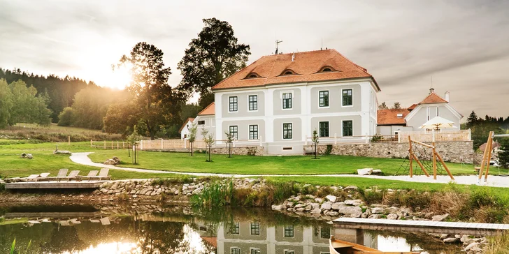 Restaurace v hotelu není, obědy nebo večeře si naplánujte na výletech.