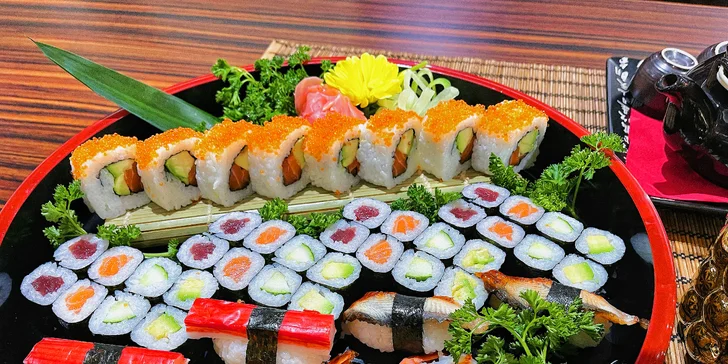 Těšte se i na krevety a nigiri s úhořem (set s 53 ks). 