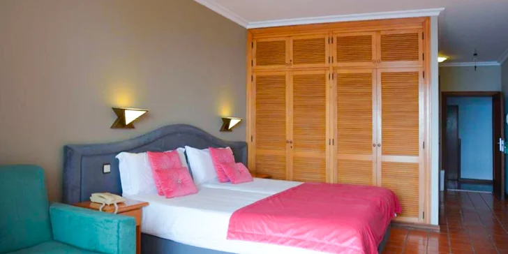 Ubytujete se v příjemném hotelu Jardim Atlantico s přátelskou atmosférou.