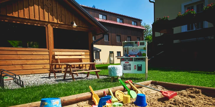K dispozícii im bude trampolína, hojdačky a pieskovisko.