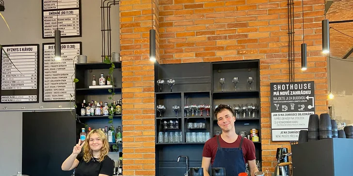 Na mlýnku je tu vždy výběrová káva z Father’s Coffee Roastery.