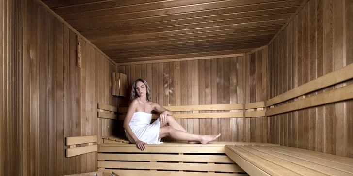 Ve wellness najdete hydromasážní vanu, masážní parní sprchový box, finskou saunu a ochlazovací sprchu.