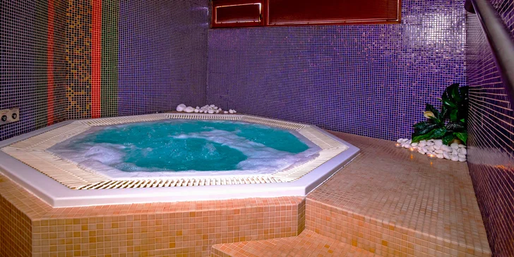 Zabudnite na svoje starosti v bublinkách jacuzzi, či v jednej z troch sáun
