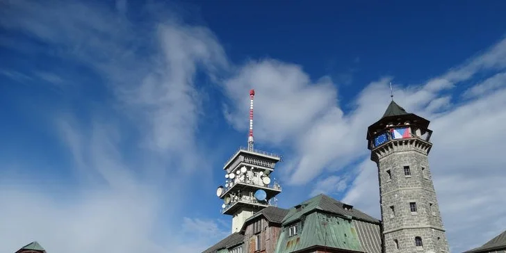 Rozhledna na Klínovci nabízí parádní výhledy do kraje. 