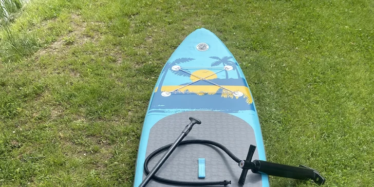 Vybaví vás paddleboardem, pádlem, pumpou, ploutví a šňůrou na nohu, to vše v praktickém batohu na přenášení.