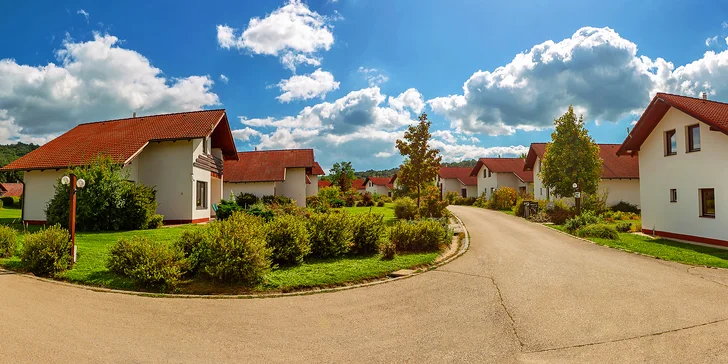 Celý resort se nachází v horách Vértes nedaleko Budapešti.