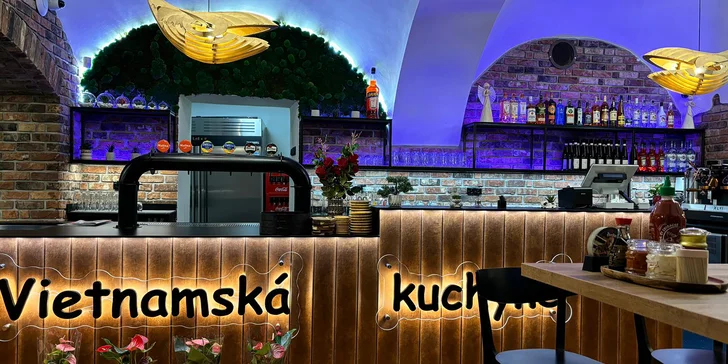 Těšte se na sushi s tuňákem, lososem, kaviárem nebo třeba s avokádem či na smažené krevety. 