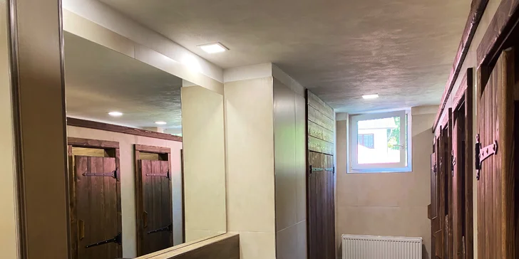 Zázemí je rozděleno na dámskou a pánskou část.