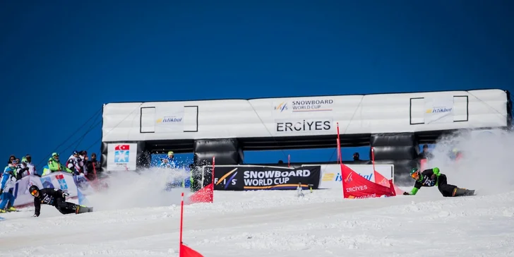 Jsou tu 2 kabinkové lanovky, 11 sedačkových lanovek a 1 vlek.