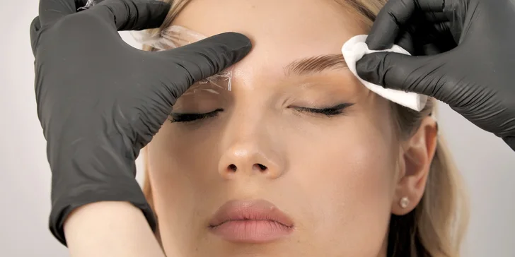 Lash lifting či laminace obočí včetně úpravy a barvení