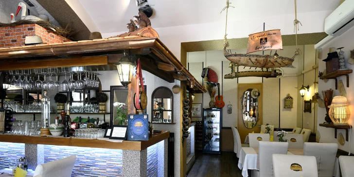 Interiér restaurace vás potěší domáckou atmosférou.